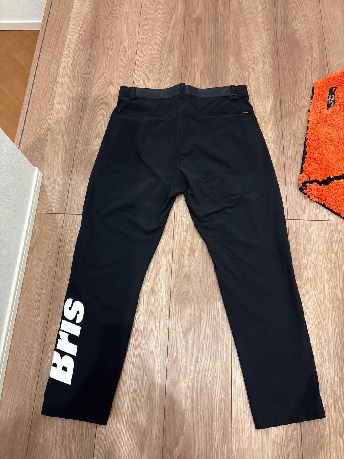 FCRB bristolバック左脛Bri sロゴ1タックナイロンパンツ 黒白Mサイズ