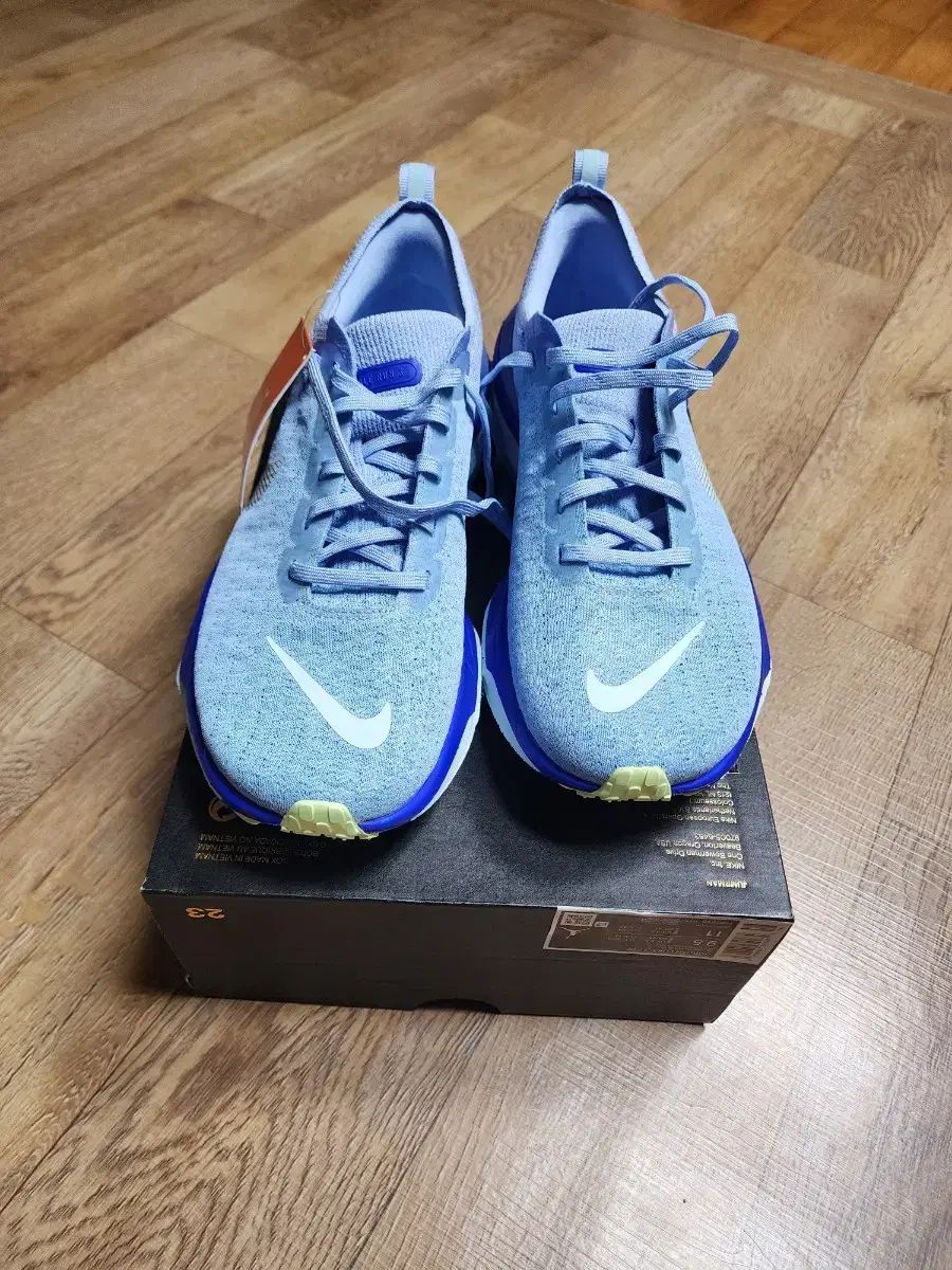 ランニングシューズ