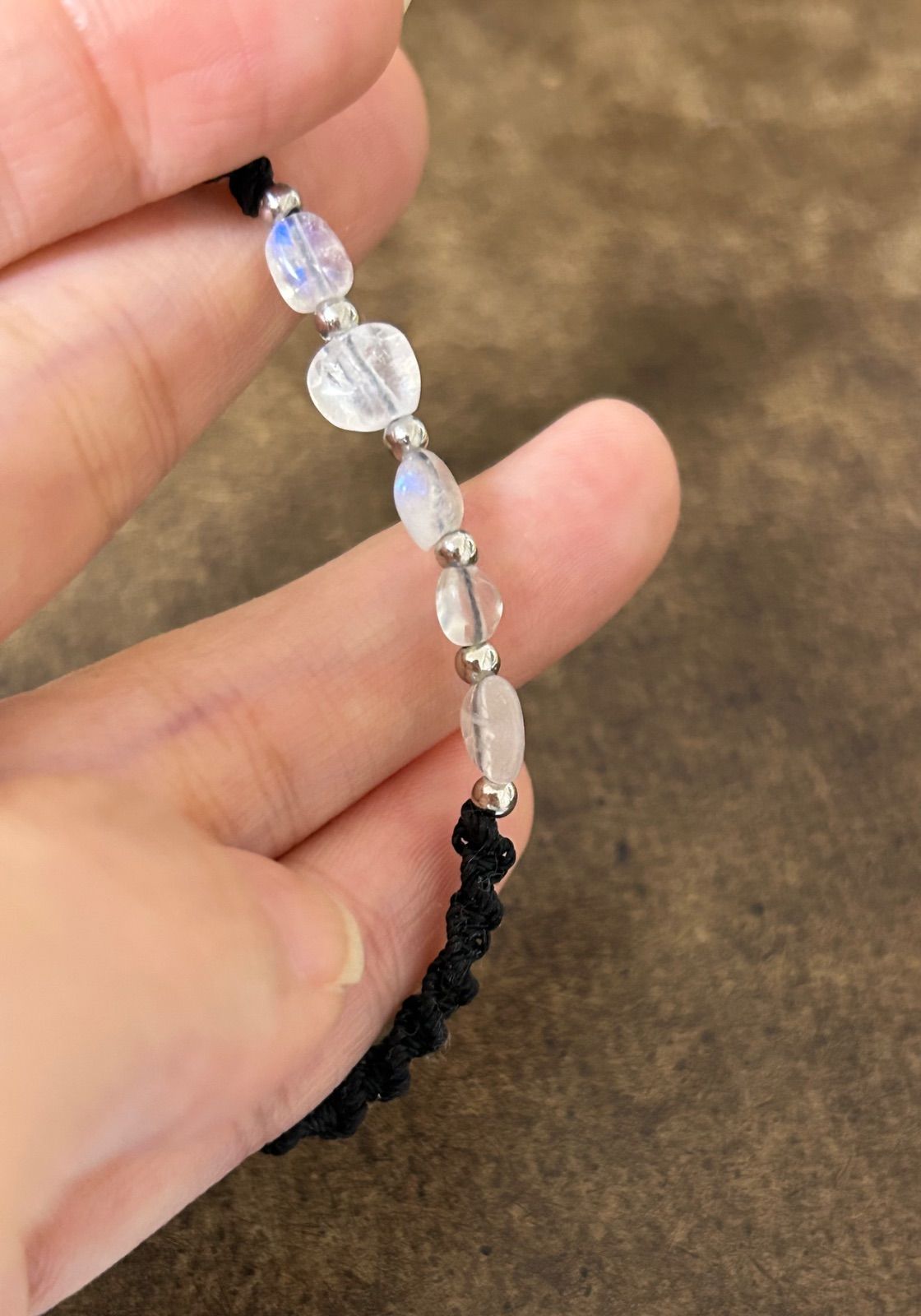 レインボームーンストーン マクラメ ブレスレット - メルカリ