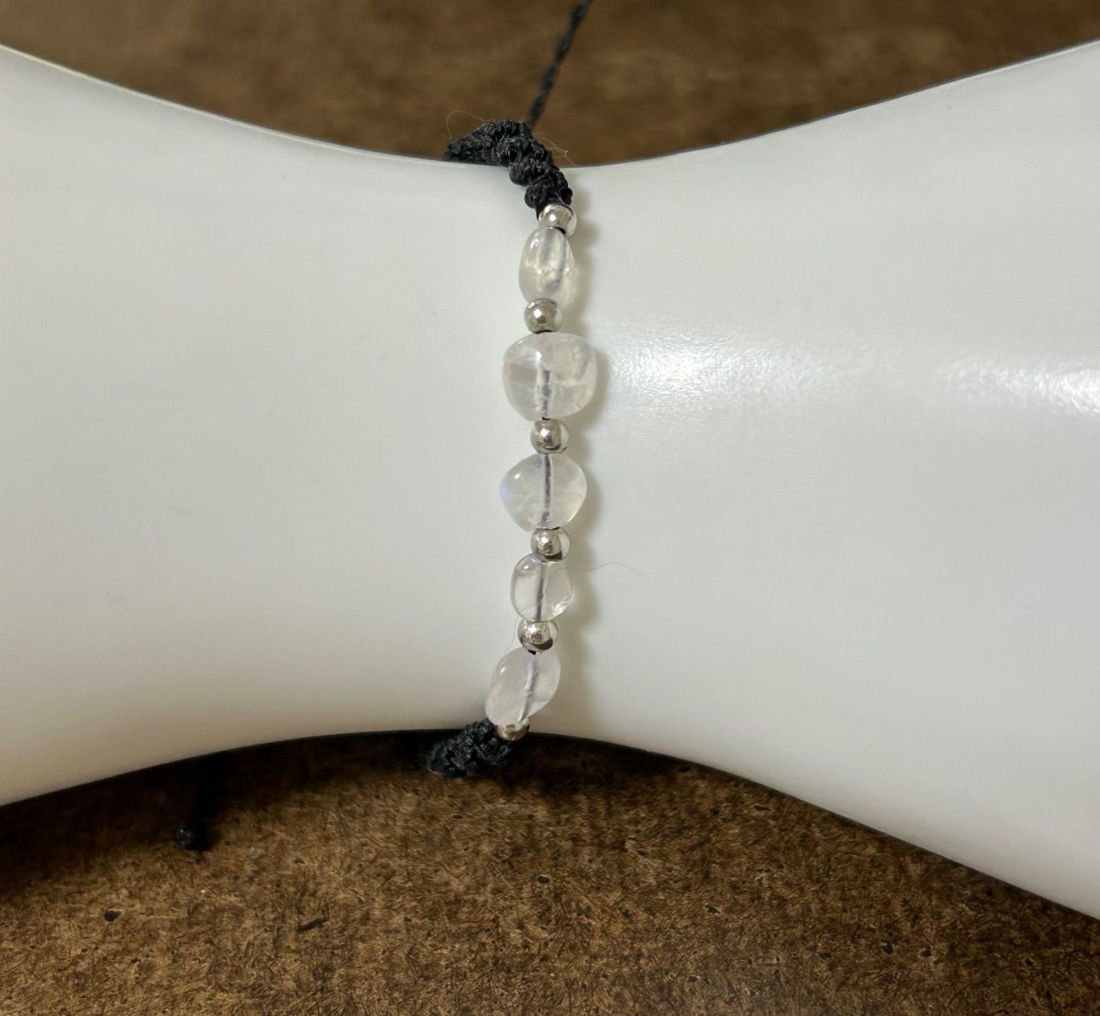 レインボームーンストーン マクラメ ブレスレット - メルカリ