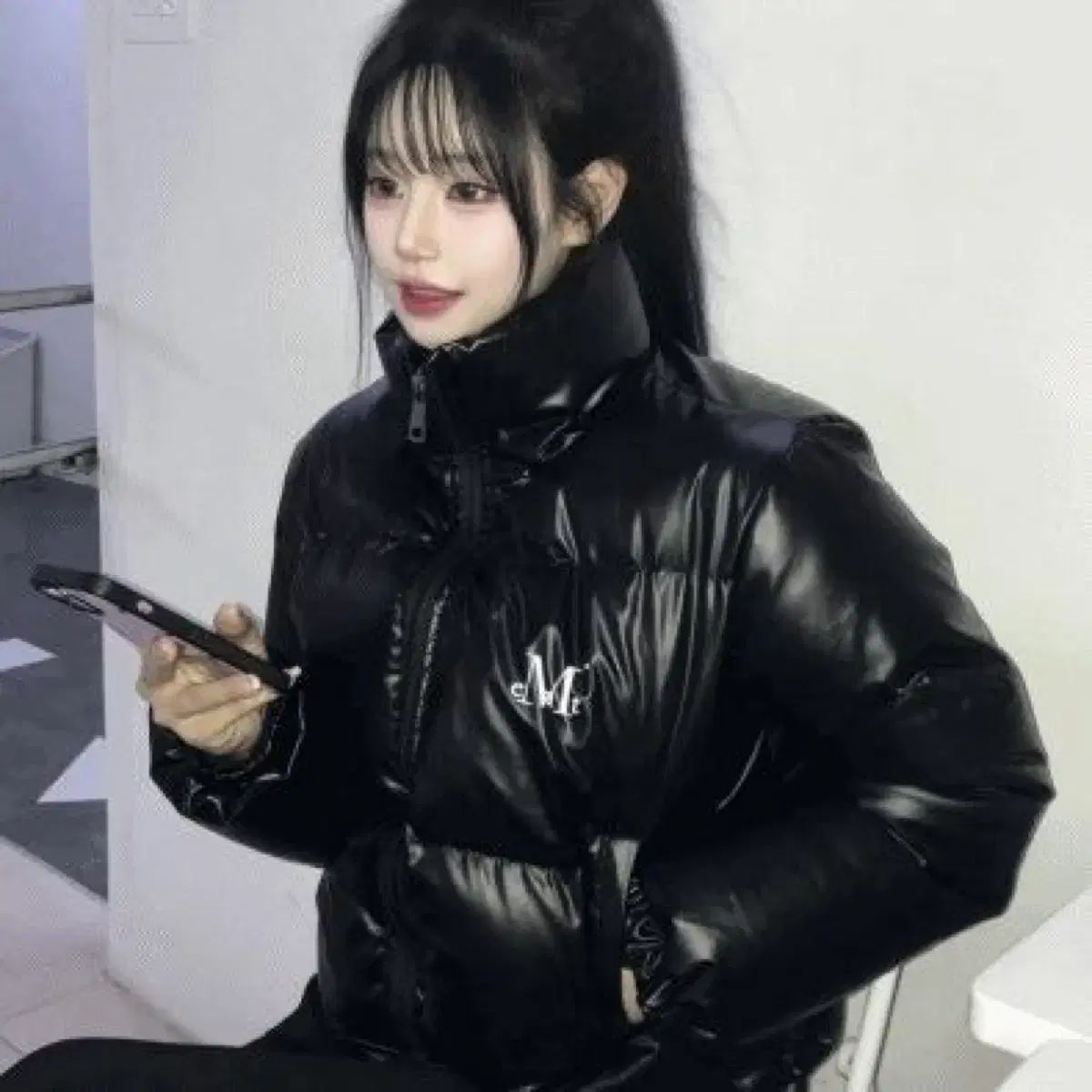 MUCENT(ムセント) フェイブ ハイネック 光沢 グロシー クロップド