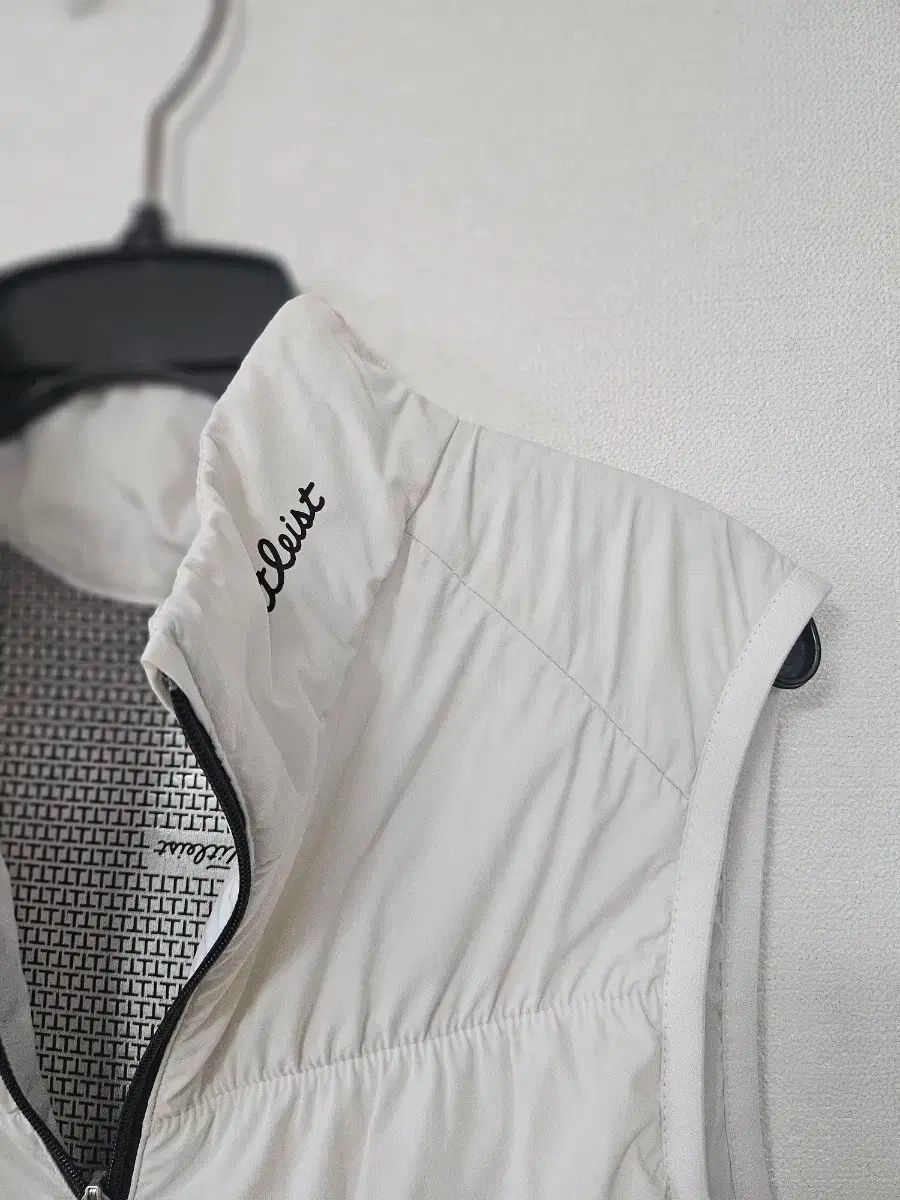 タイトリスト 白 軽量 ダウン ベスト 85