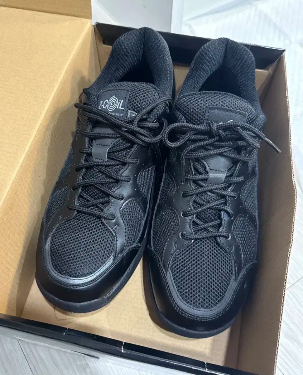 ジコ ZICO LEE LIBERTY IN OUR COSMOS 機能性 スニーカー