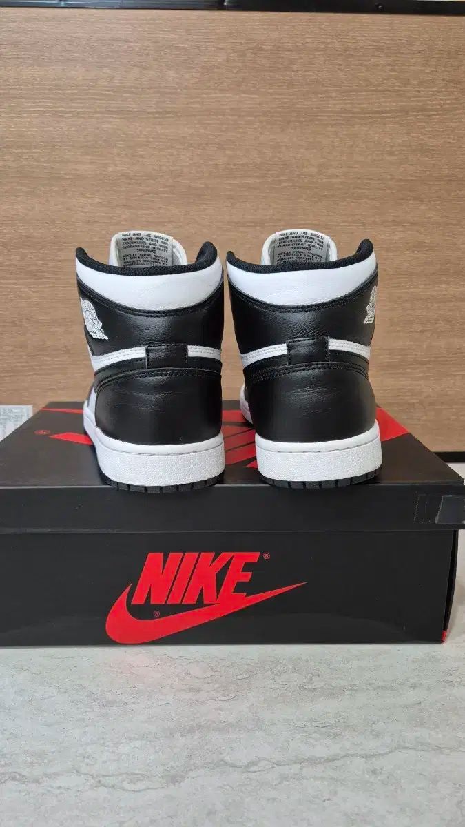 260 NIKE ジョーダン1 エアジョーダン1 白ブラック 2014