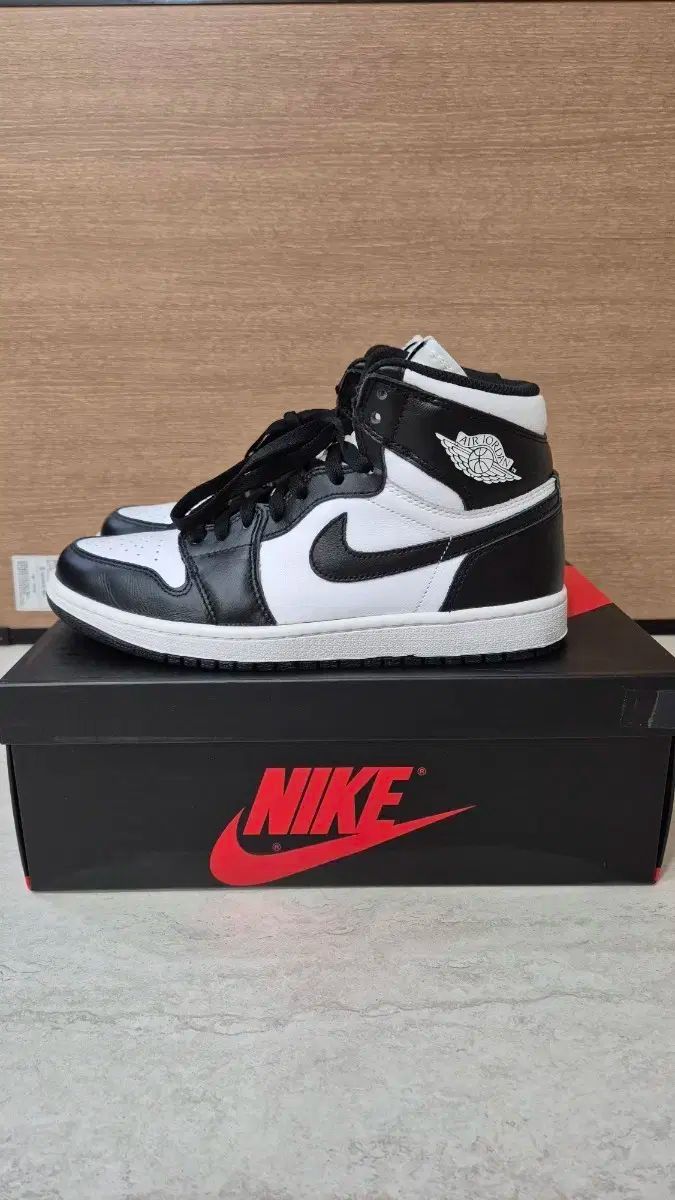 260 NIKE ジョーダン1 エアジョーダン1 白ブラック 2014