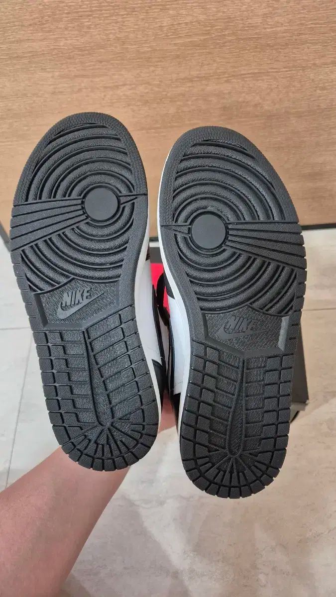 260 NIKE ジョーダン1 エアジョーダン1 白ブラック 2014