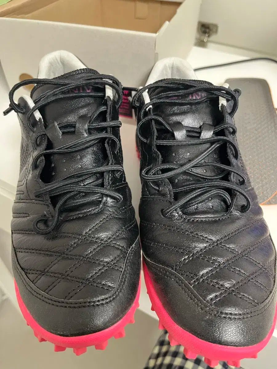 デフィニブ フューリー サッカーシューズ 260