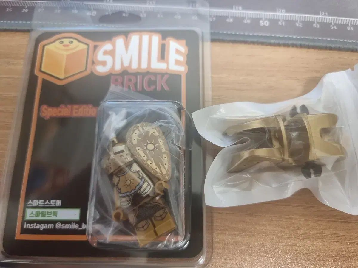 LEGOブロック スマイルブリック 黄金 ユテヤン YOO TAEYANG 騎士 ヘルメット