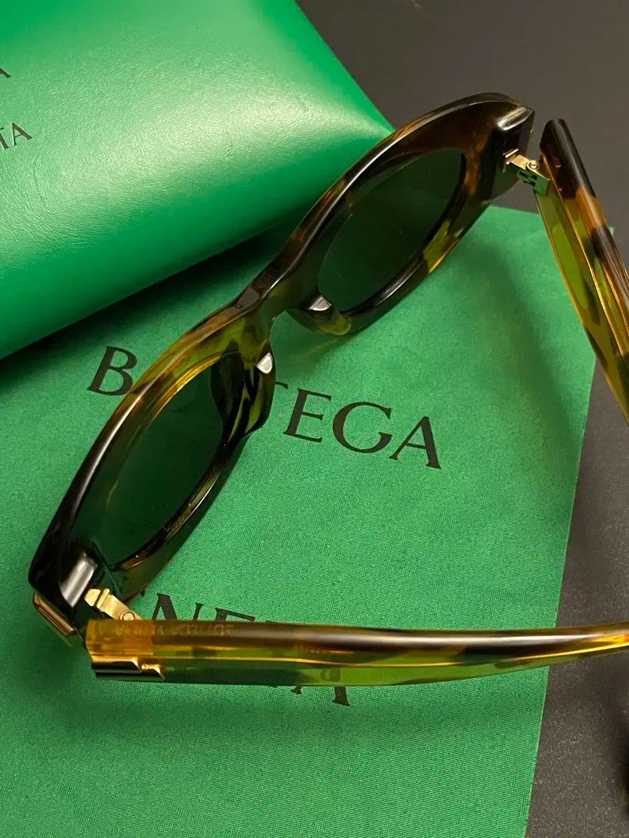 ミットラ オーヴァル