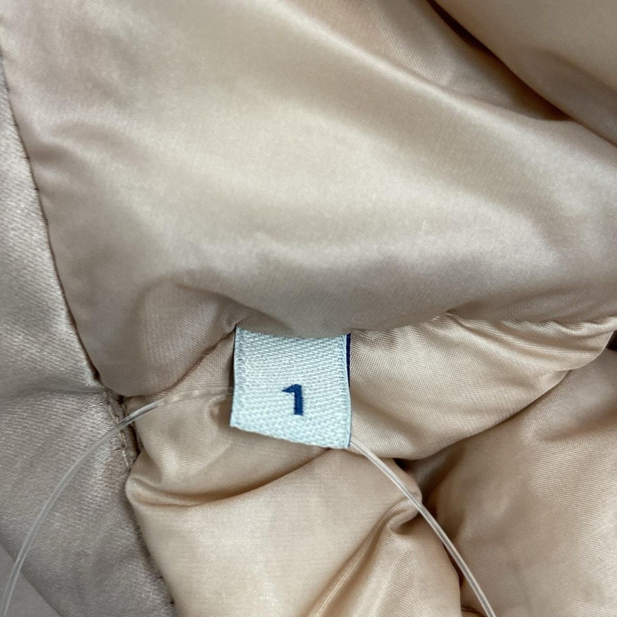 ピンクベージュ