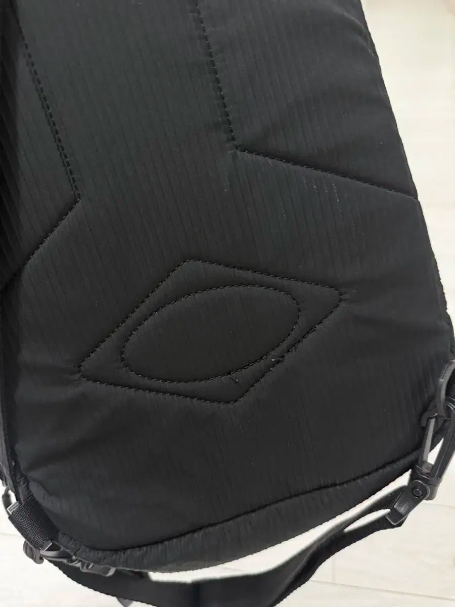 スリングバック ブラック