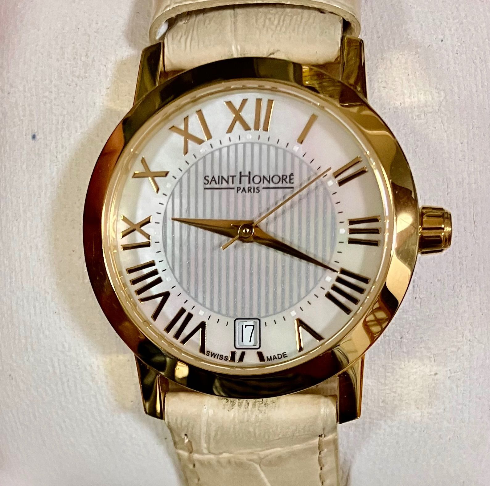 稼働品 SAINT HONORE サントノーレ シェル文字盤 デイト QZ レディース腕時計