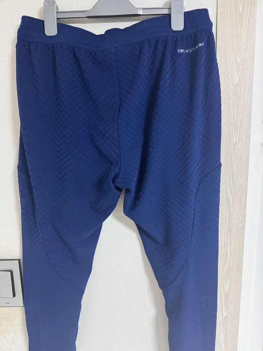 ナイキ FC バルセロナ adv トレーナー ズボン ネイビー