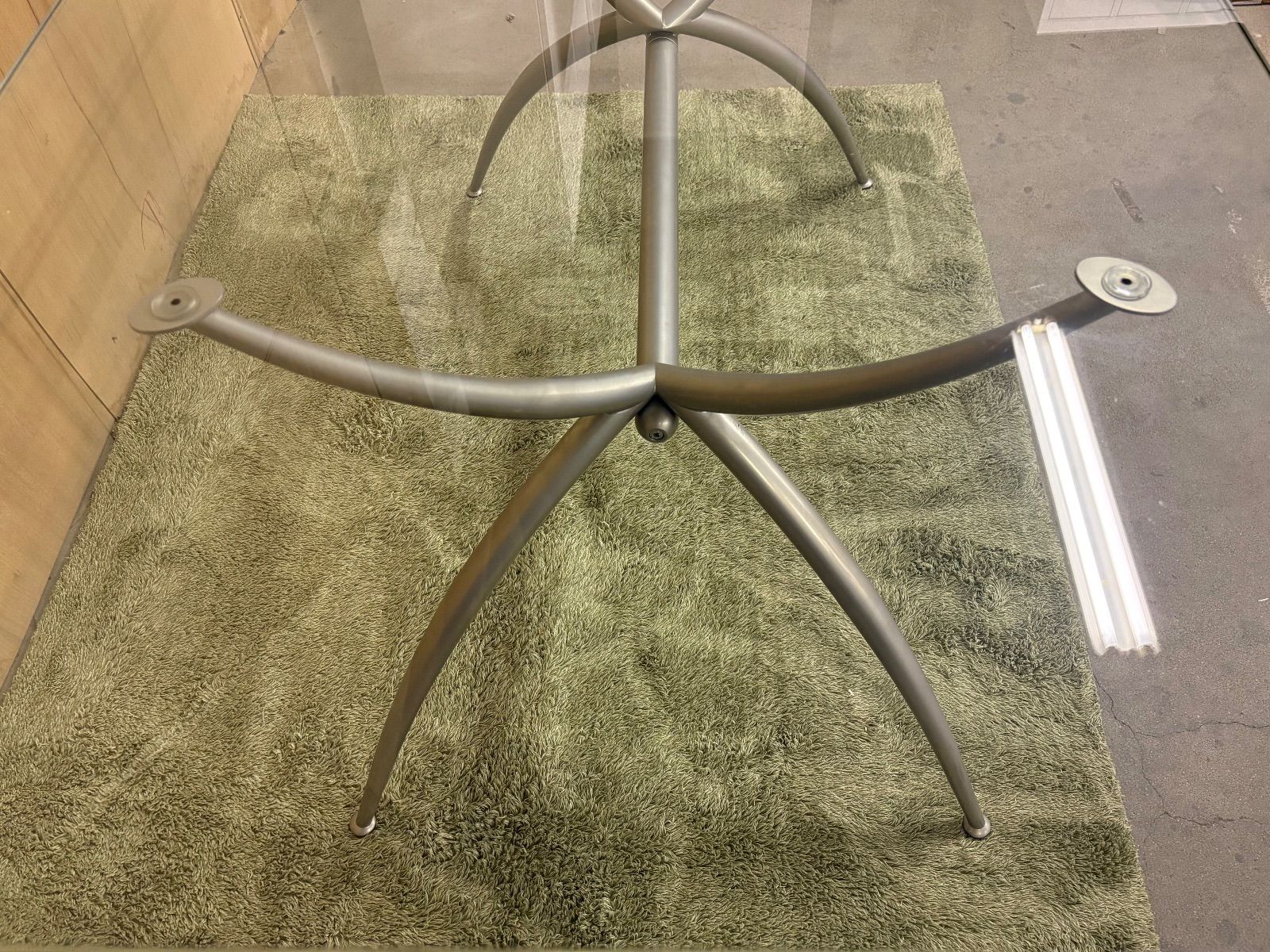 ガラステーブル カリガリス