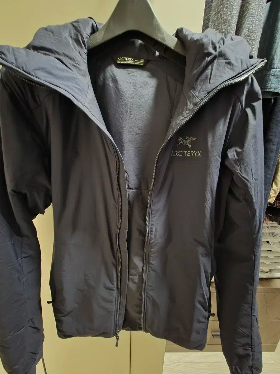 ARC TERYX アークテリクス Atom アトム レディース ブラックサファイア s