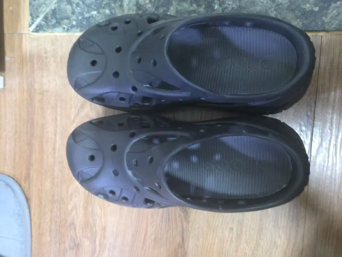 Crocs ケージド klogg ブラック 250