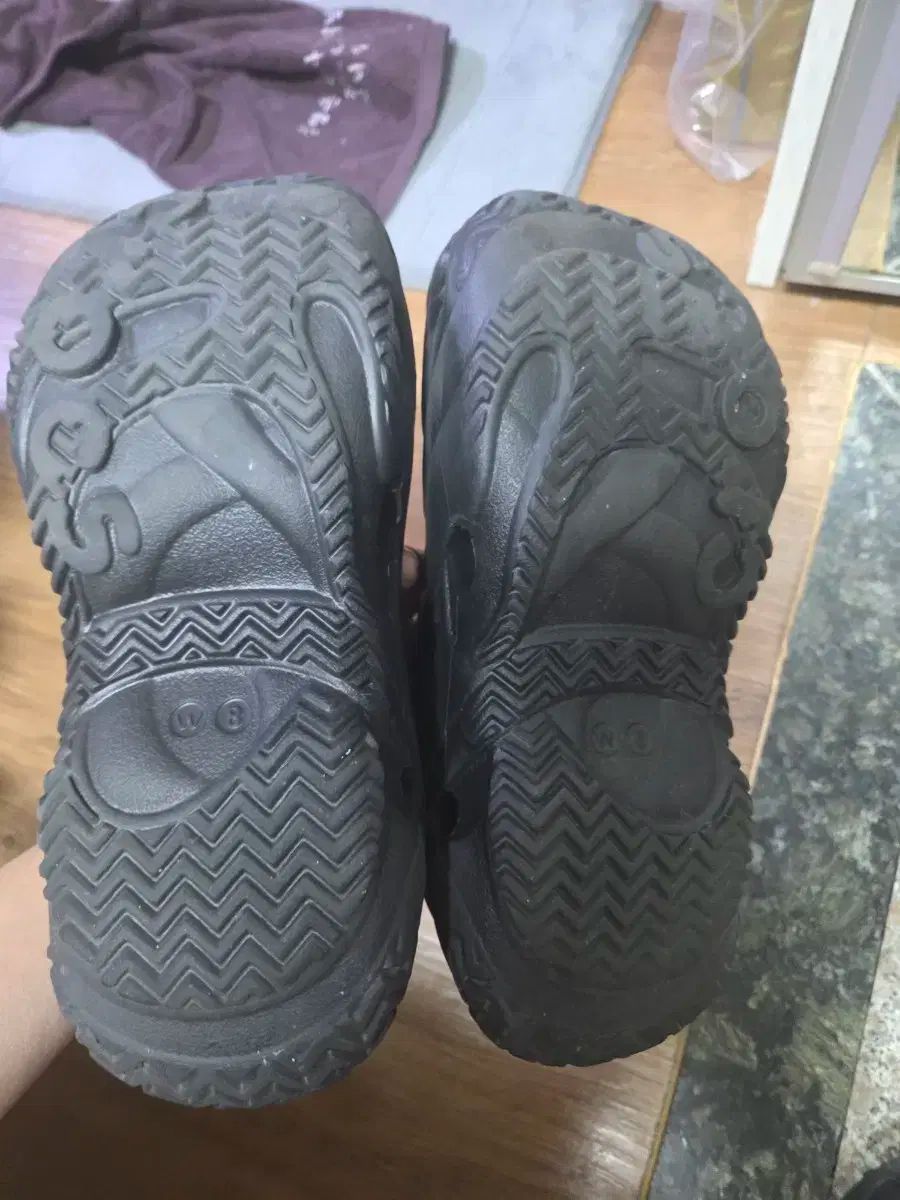  Crocs ケージド klogg ブラック 250 サンダル サンダル ミュール