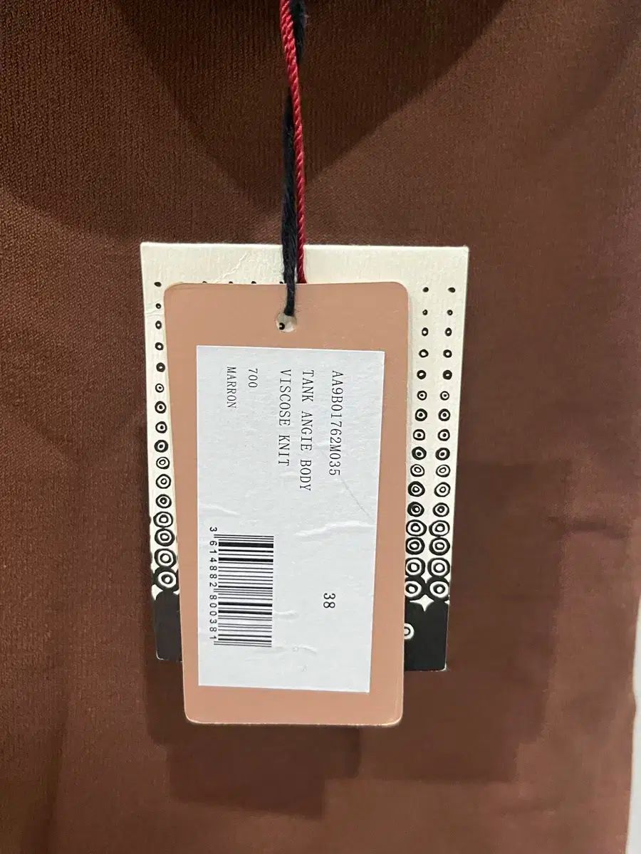 アライア ブラウン