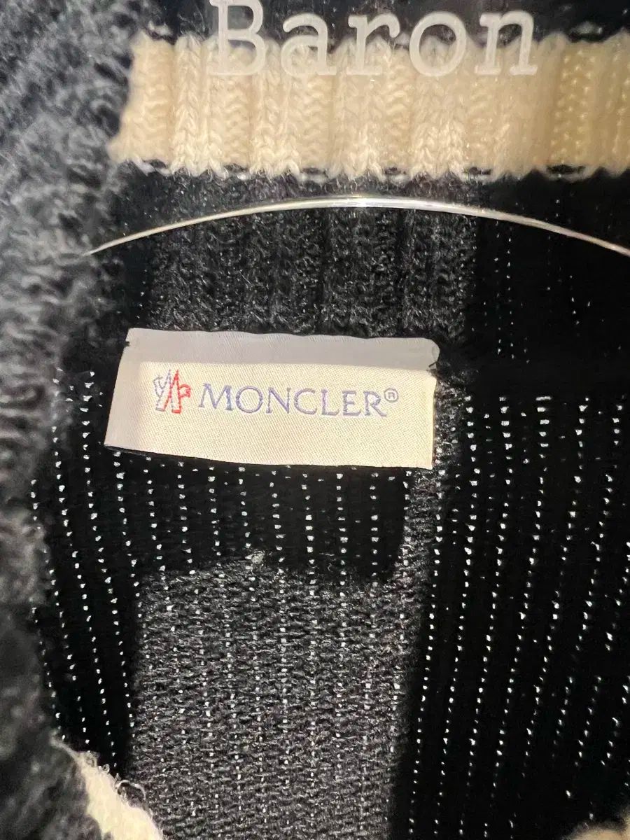M モンクレール ロゴ レディース ニットダウン ブラック 白 GULLKHAN_COM