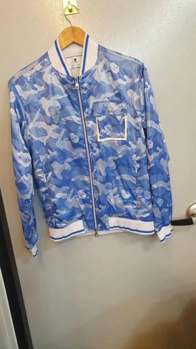 LONA マークアンドロナ