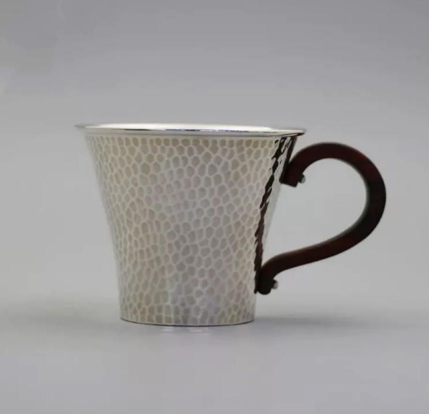 999 の足銀のシンプルなティーカップは シンプルに古い光沢のあるハンマー柄のティーカップを作る