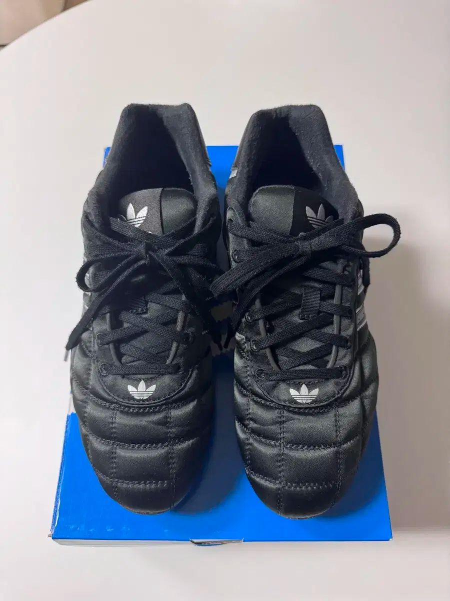 235 アディダス アディレーサー ロー ブラック シルバー メタリック