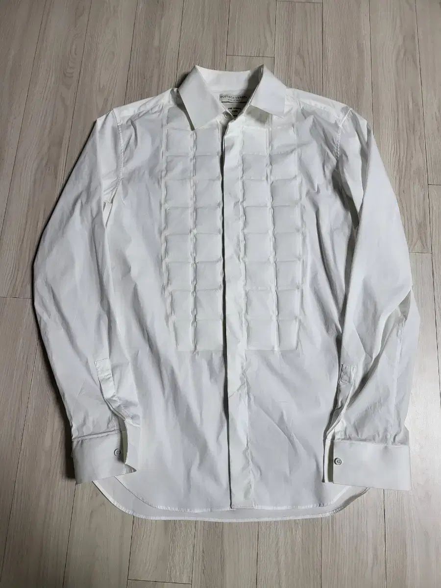 ボッテガ ヴェネタ パデッド 白 シャツ 105