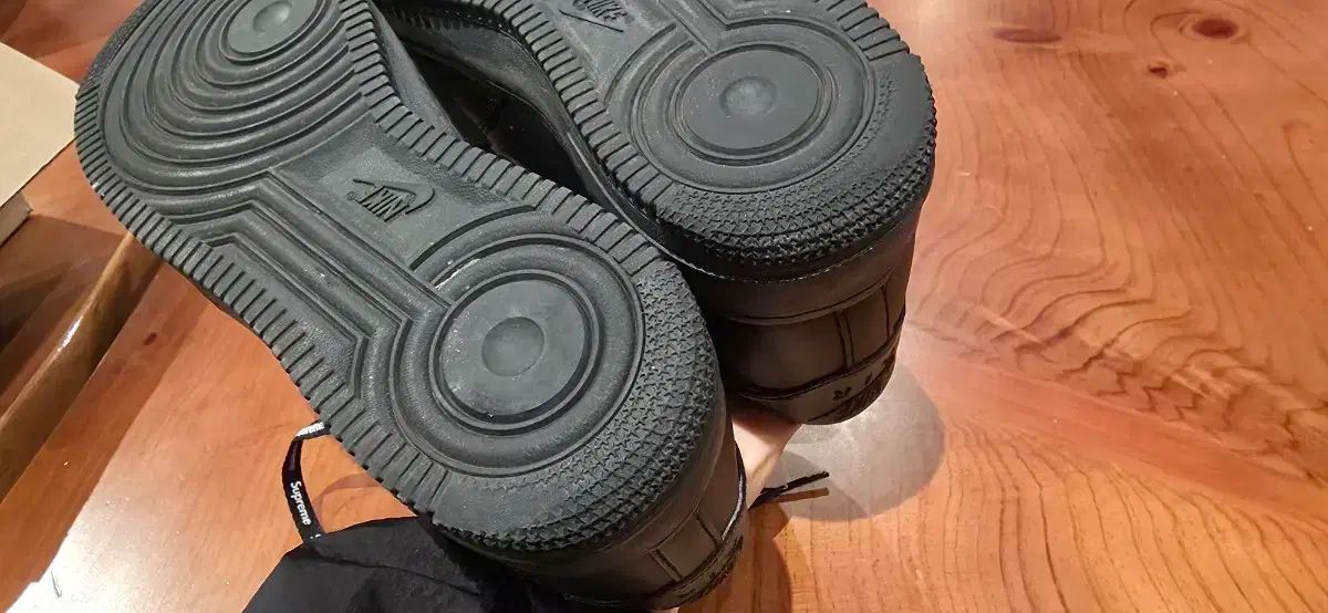 ナイキ エアフォース1 シュプリーム ブラック スニーカー 270