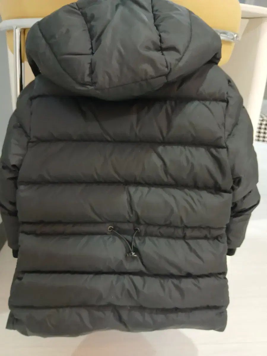 MONCLER キッズ ブラック ダウン アウター 4 y