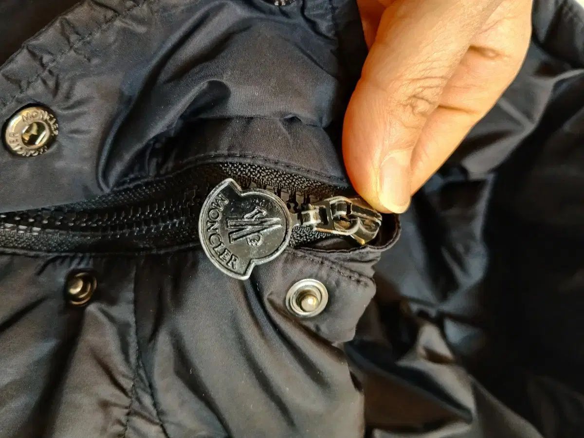 ブラック ダウン