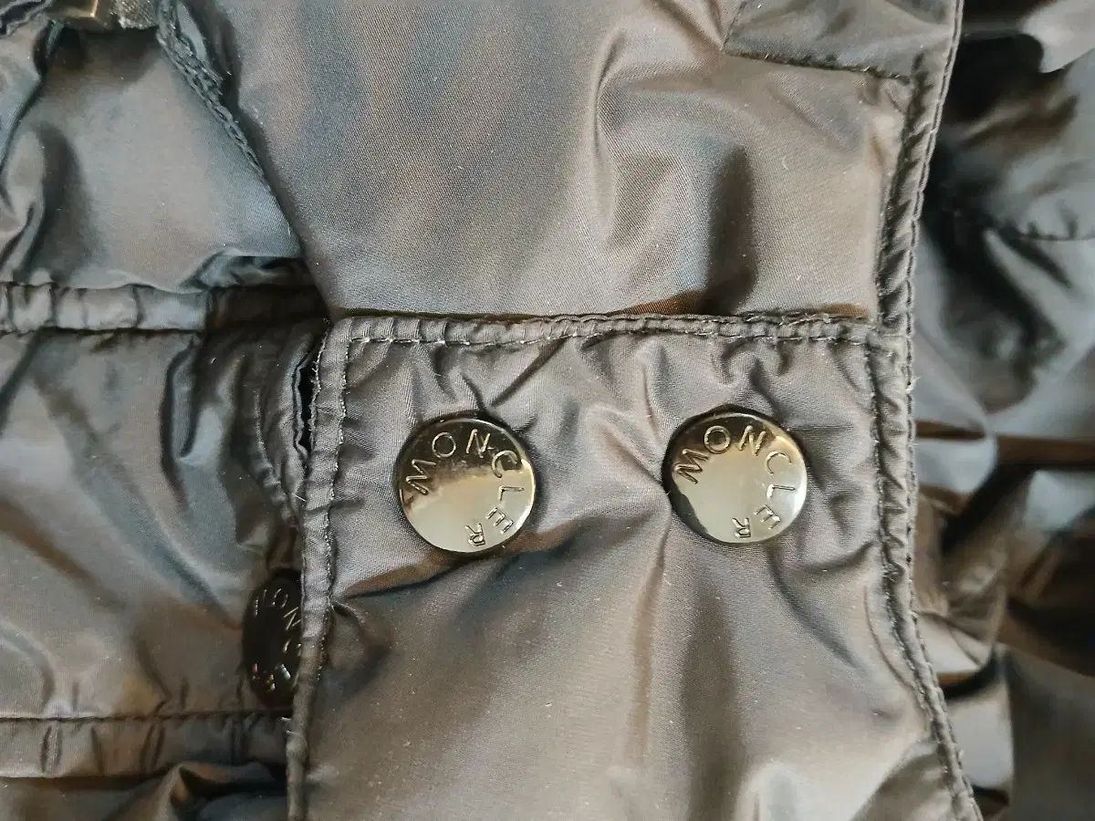  MONCLER キッズ ブラック ダウン アウター 4 y その他 ジャケット ブルゾン