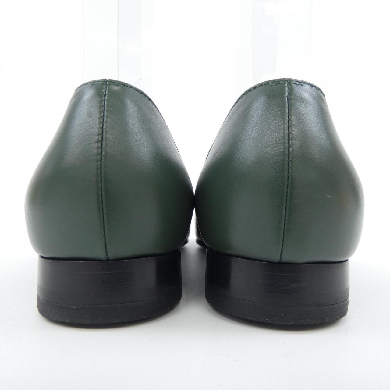 フラットシューズ