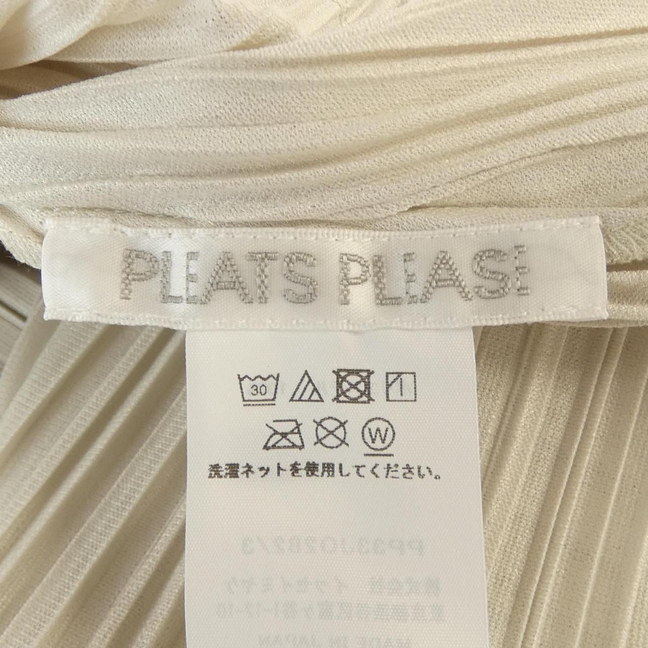 PLEATS PLEASE