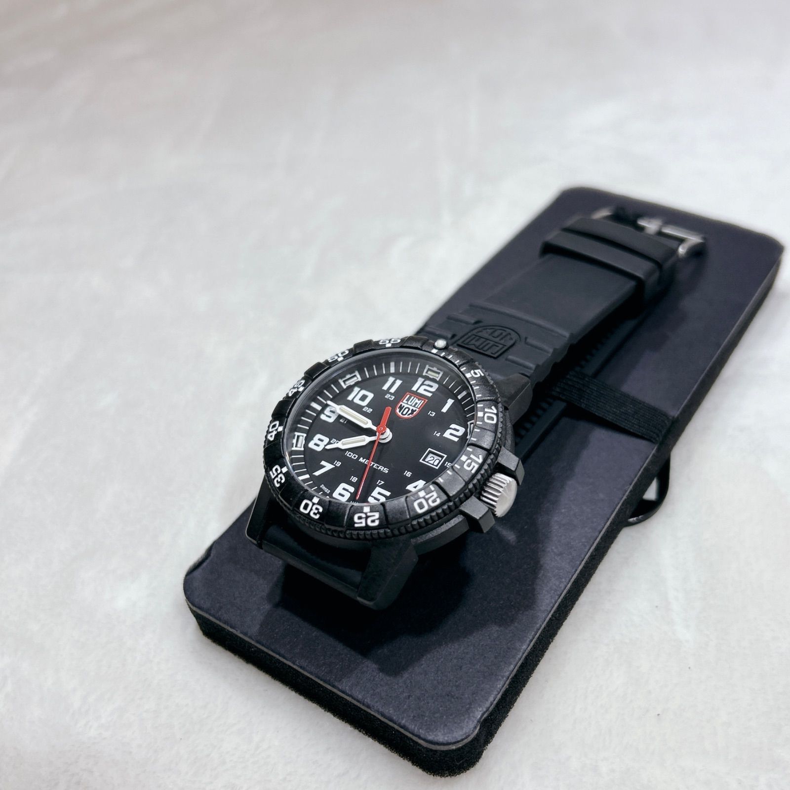  LUMINOX ルミノックス 0320 1 GBq 防水 腕時計 腕時計(クォーツ) 腕時計(アナログ)