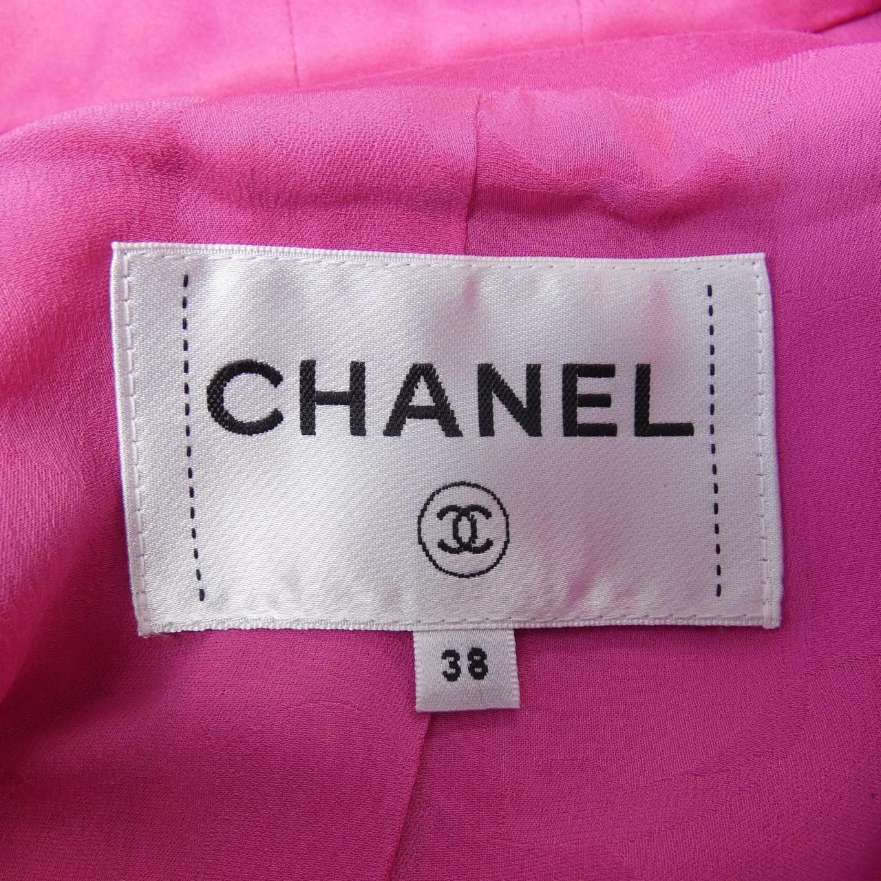 CHANEL 19