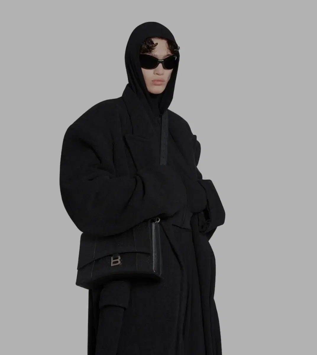 バレンシアガ ダウンタウン メッセンジャーバッグ ブラック