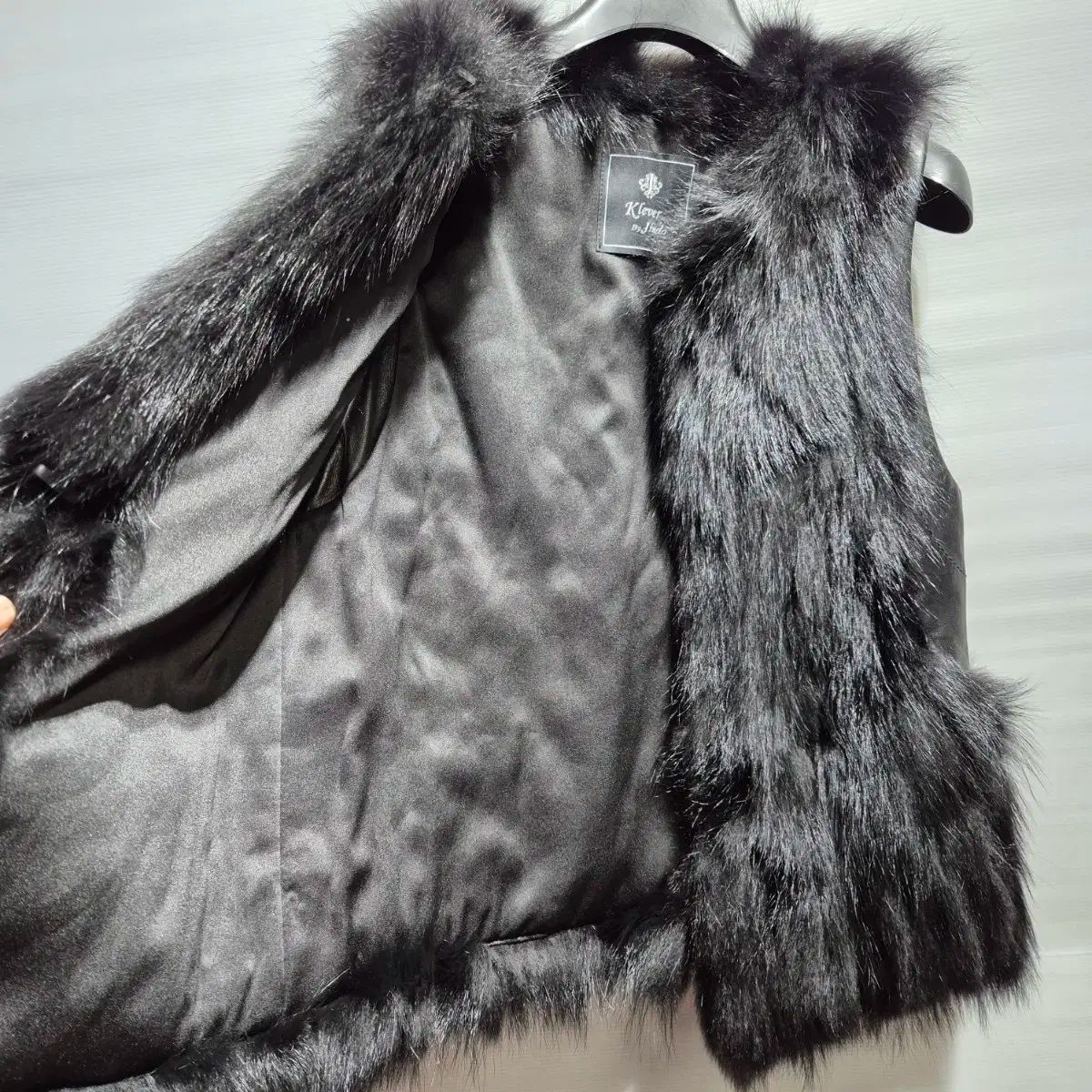 ジーン ブラック ファー ベスト スタイル