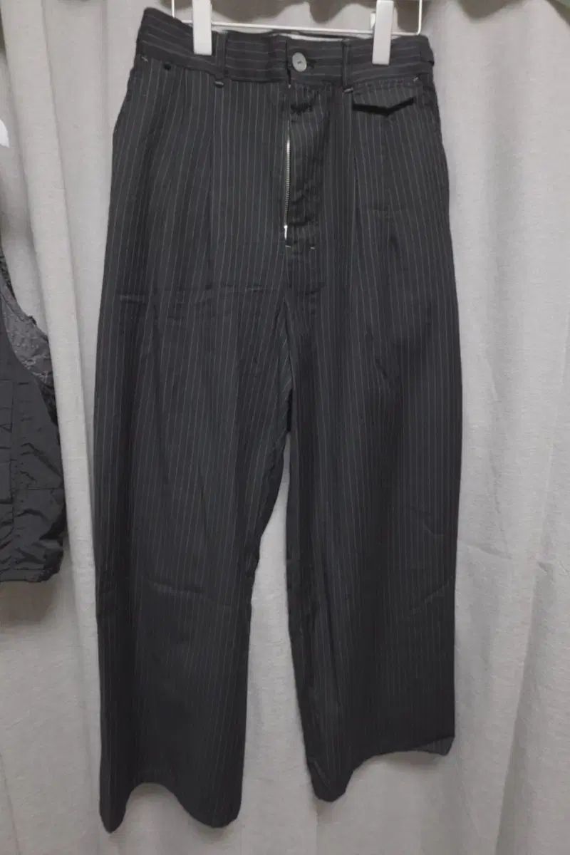 ポリテルー ピンストライプ ウールパンツ