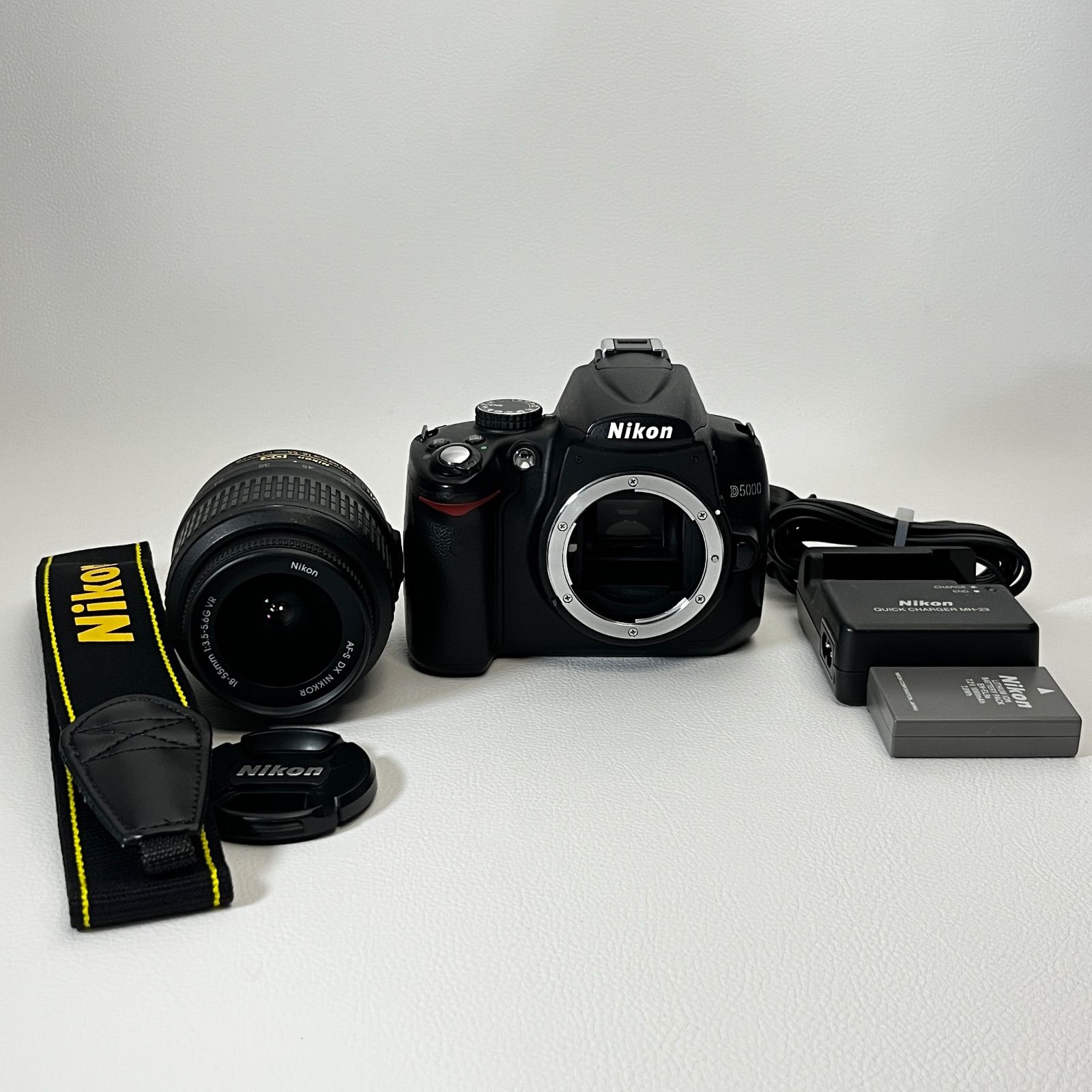 Nikon D5000 デジタル一眼レフカメラ ズームレンズキット 内蔵