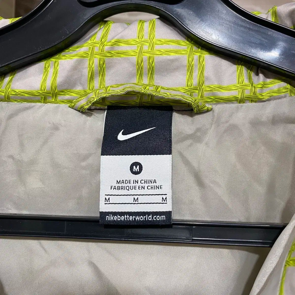 ネオン ダウンジャケット