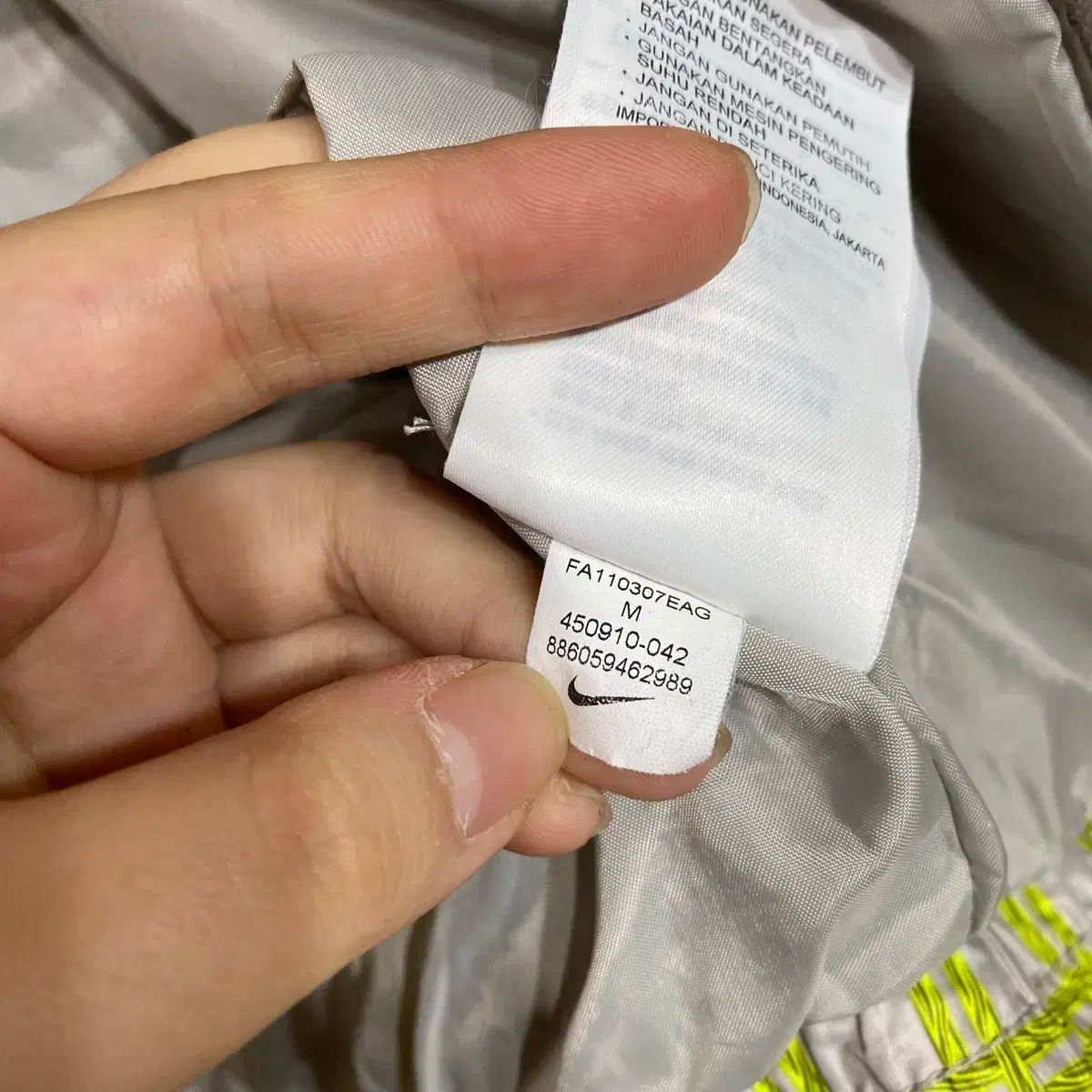 ネオン ダウンジャケット