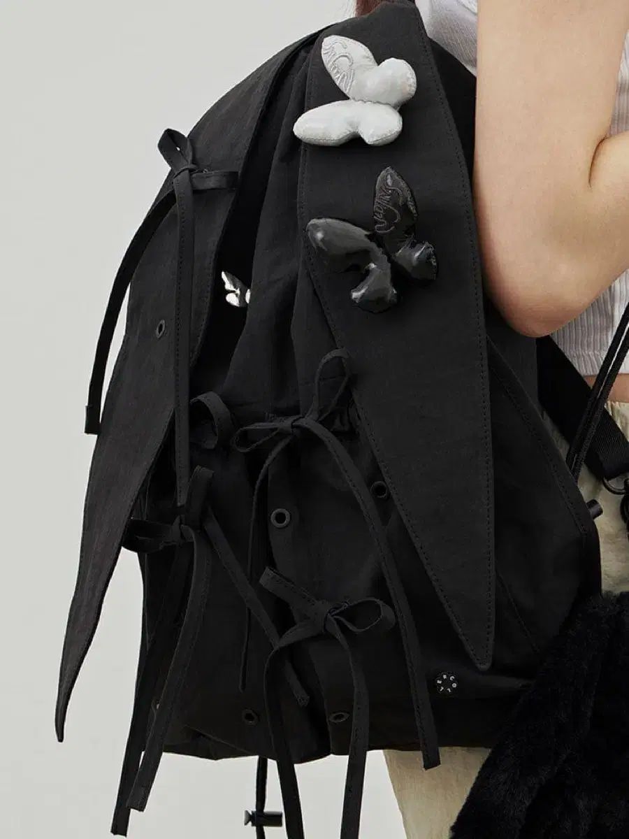 NewJeans ニュージーンズ ニュジ コレ ラビット シャーリングバッグ ブラック