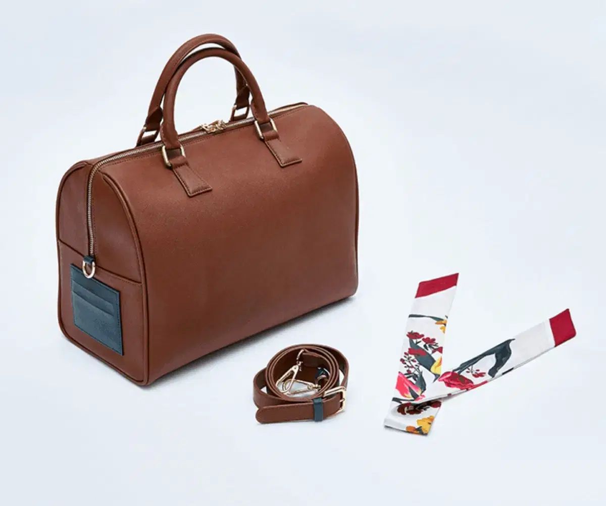 BTS ヴィ ミュート ボストンバッグ