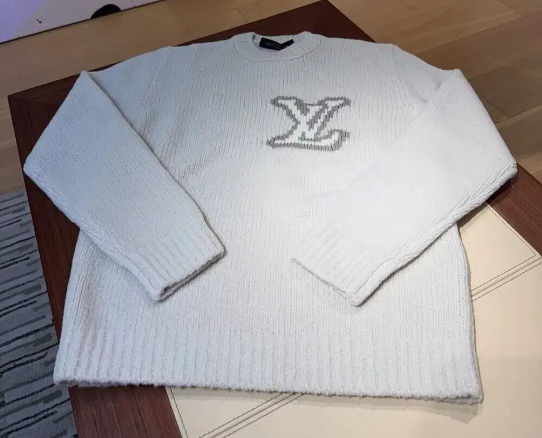 ルイヴィトン 白 インタルシア ニット