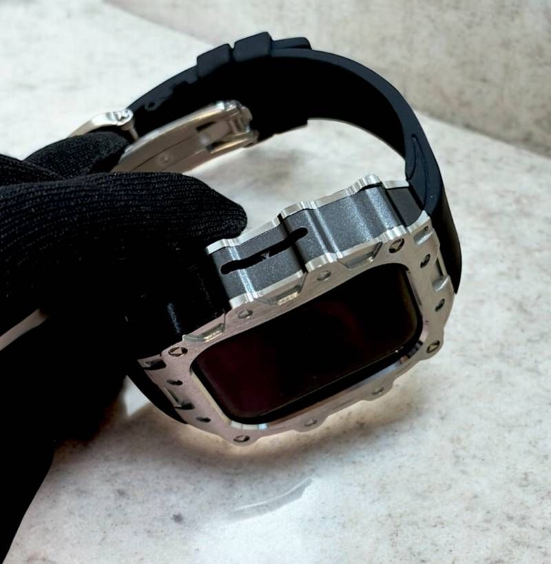 シルバーブラック 別注強化型シルバーバックルモデル AppleWatc用 カスタム カバーケース 保護 46 アップルウォッチ series10 series11 ラバーバンド ベルト