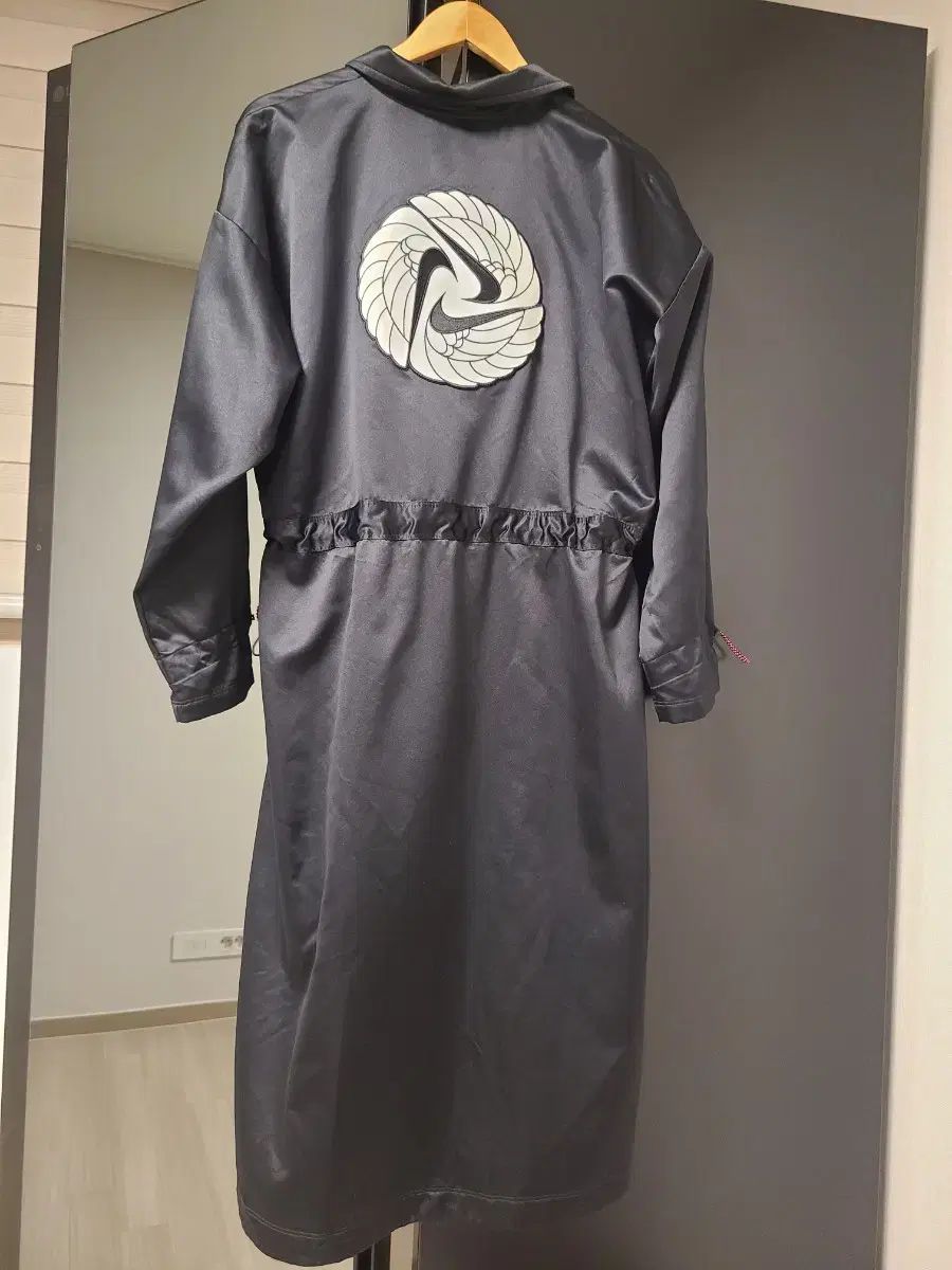 NIKE ブラック ロング ウィンドブレーカー アウター ドレス