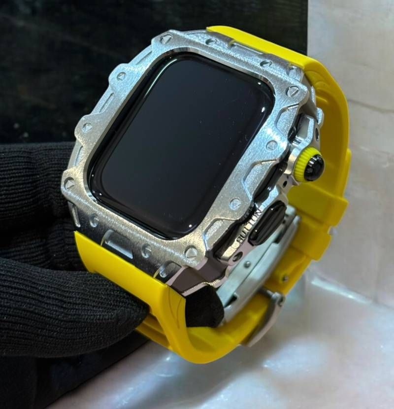 シルバーイエロー 別注強化型シルバーバックルモデル AppleWatc用 カスタム カバーケース 保護 46 アップルウォッチ series10 series11 ラバーバンド ベルト