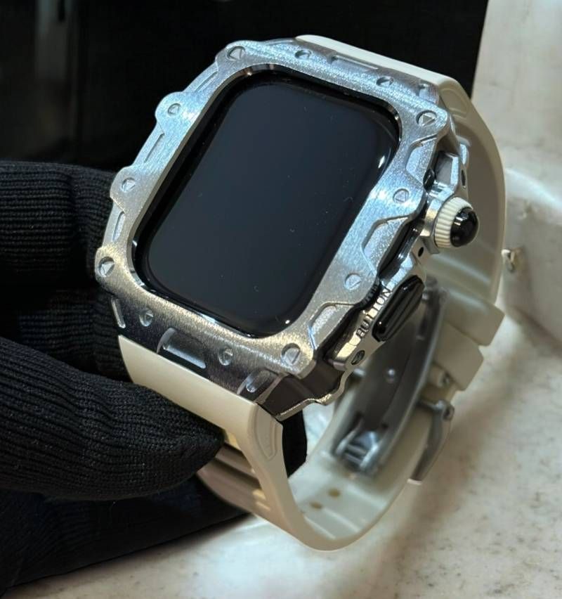 シルバーサンドホワイト 別注強化型シルバーバックルモデル AppleWatc用 カスタム カバーケース 保護 46 アップルウォッチ series10 series11 ラバーバンド ベルト