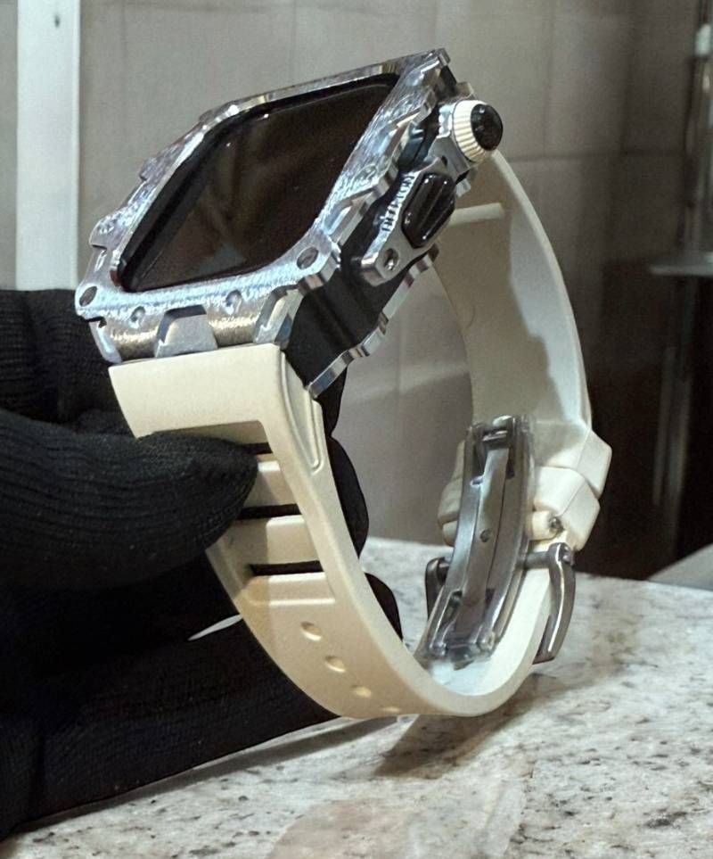 シルバーサンドホワイト 別注強化型シルバーバックルモデル AppleWatc用 カスタム カバーケース 保護 46 アップルウォッチ series10 series11 ラバーバンド ベルト