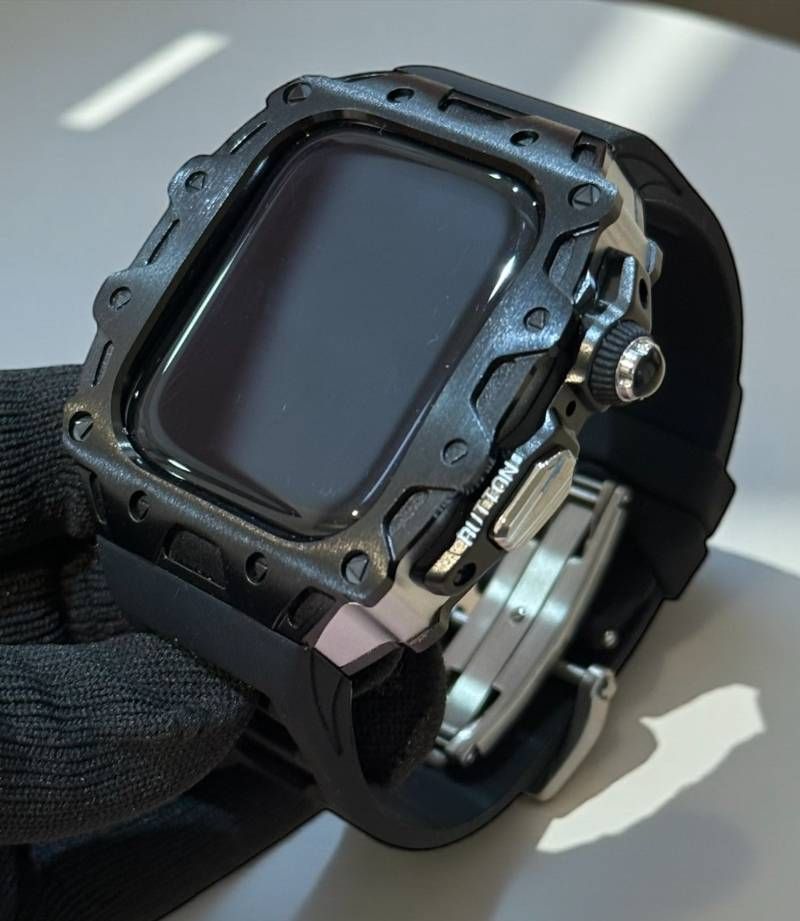 ブラック×ブラック 別注強化型シルバーバックルモデル AppleWatc用 カスタム カバーケース 保護 46 アップルウォッチ series10 series11 ラバーバンド ベルト